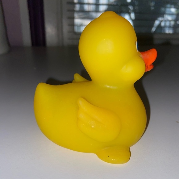 NYU Rubber Duck – Yellow with Purple Logo - Picture 4 of 6
